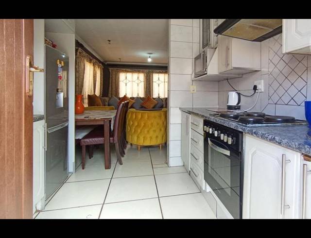 3 BEDROOM HOUSE FOR SALE IN CLAYVILLE